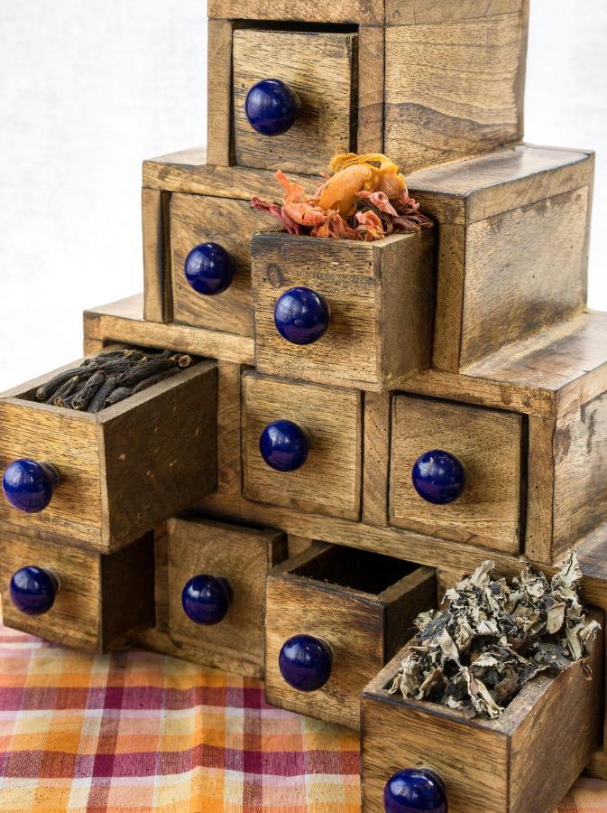 The Raintree, St. Mary'S Road Hotel Chennai Ngoại thất bức ảnh A spice rack