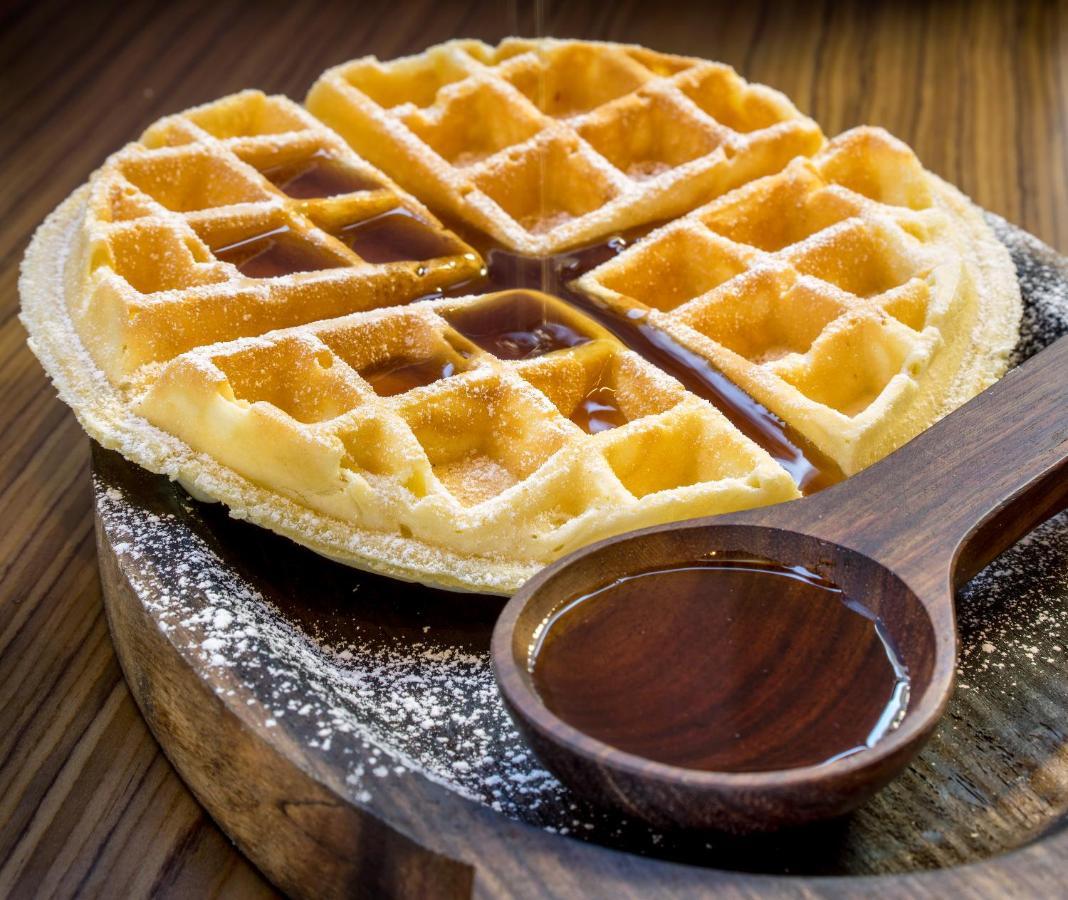 The Raintree, St. Mary'S Road Hotel Chennai Ngoại thất bức ảnh A Brussels waffle