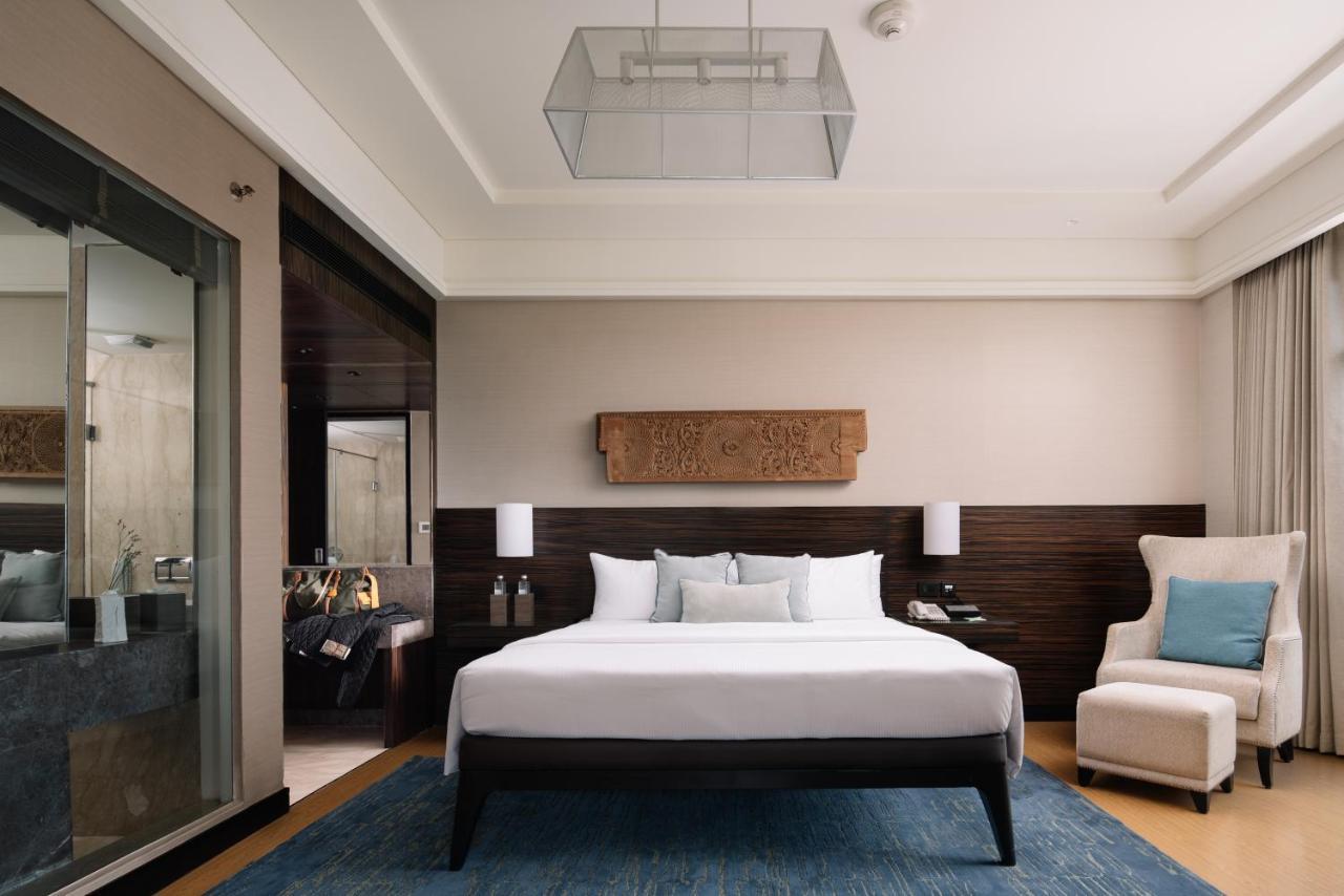 The Raintree, St. Mary'S Road Hotel Chennai Ngoại thất bức ảnh A bedroom at the Taj Bengal