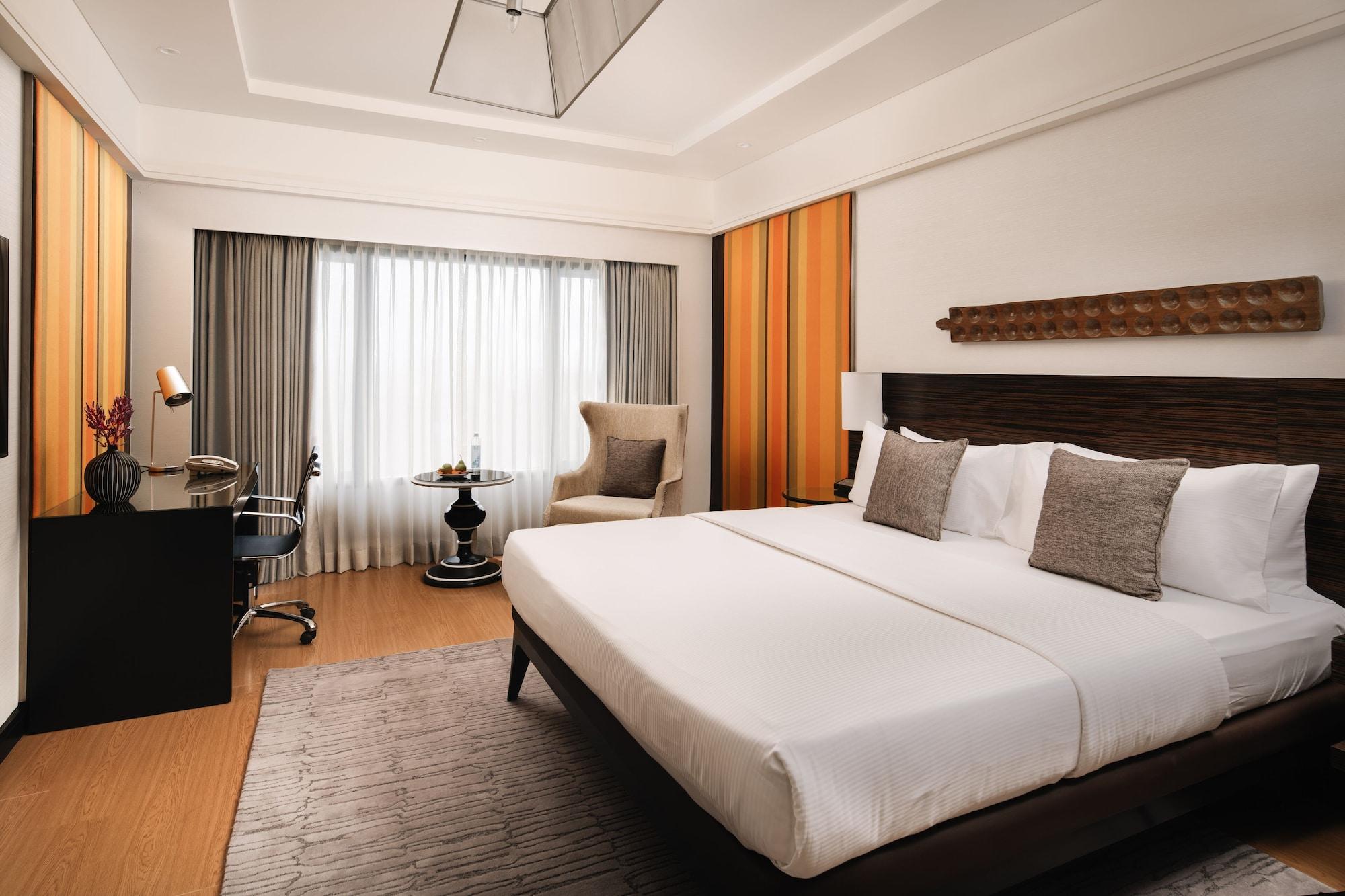 The Raintree, St. Mary'S Road Hotel Chennai Ngoại thất bức ảnh A room at the Taj Bengal