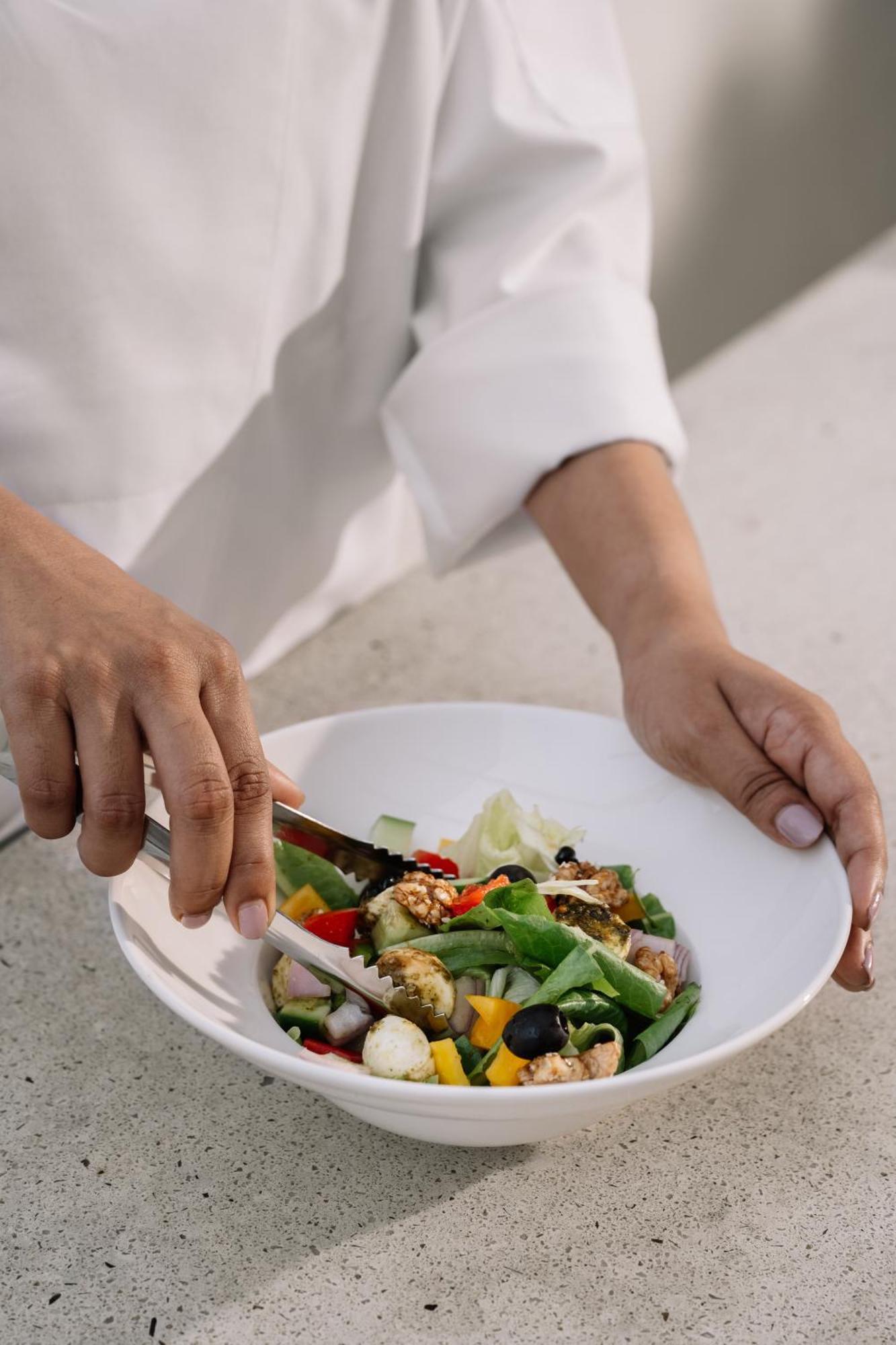The Raintree, St. Mary'S Road Hotel Chennai Ngoại thất bức ảnh A chef plating a salad